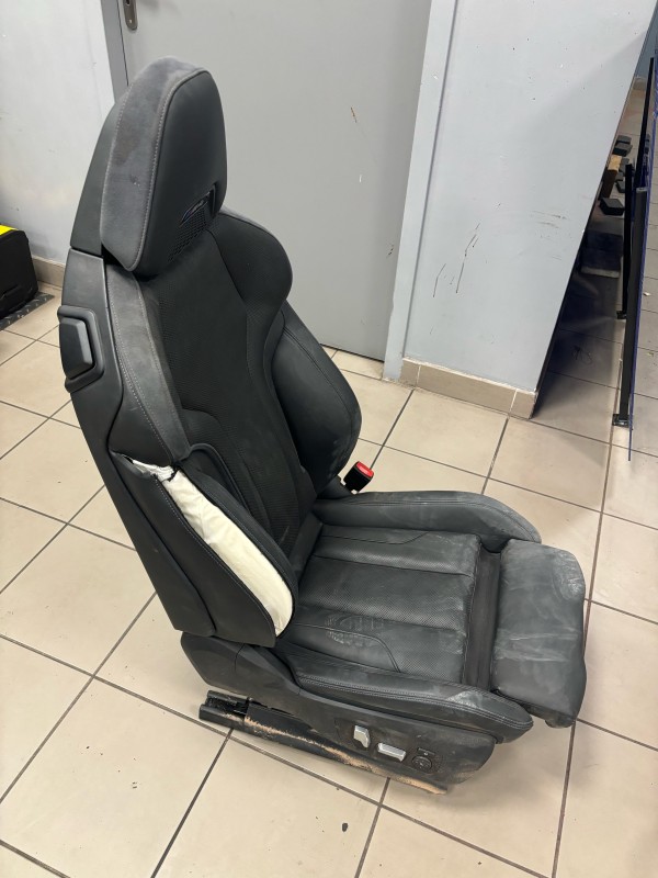 Réparation couture fil air bag sur siege voiture BMW M4 accidenté à Villeurbanne