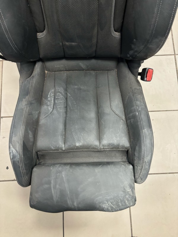 Réparation couture fil air bag sur siege voiture BMW M4 accidenté à Villeurbanne