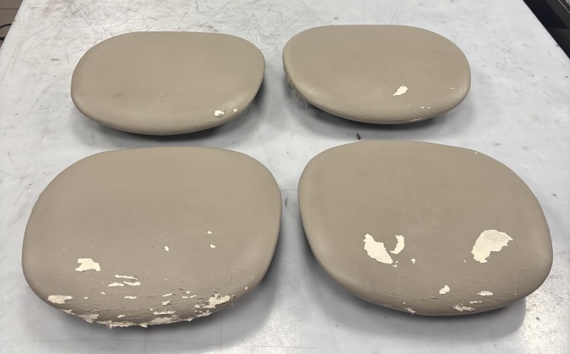 Changement de skaï et relooking de chaises de cuisine sur Vaise (Lyon 9)