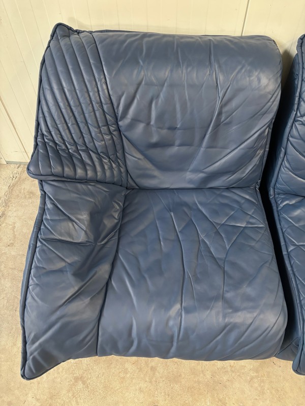 Rénovation d’un canapé en cuir bleu : redonner vie sans remplacer 